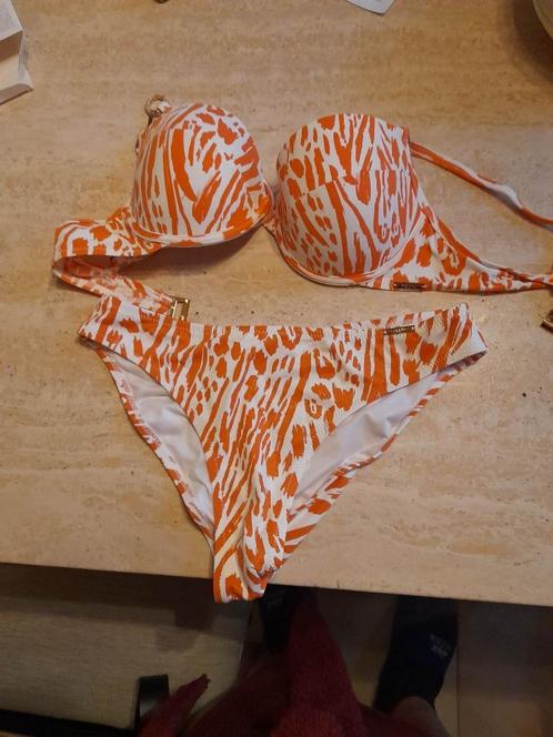 Wit oranje bikini met gouden spikkels van Saphh 75B en S, Kleding | Dames, Badmode en Zwemkleding, Gedragen, Bikini, Wit, Ophalen of Verzenden