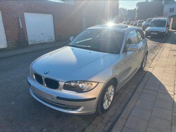 Bmw 116d jaar 2011 euro 5 232000km, Auto's, BMW, Voorwielaandrijving, Euro 5, 4 cilinders, Grijs