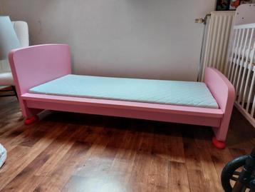 Lit jeune enfant fille beschikbaar voor biedingen