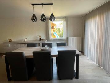 Volledige woonkamer beschikbaar voor biedingen