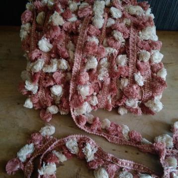 Oude retro/brocante klosjes textiel  band beschikbaar voor biedingen