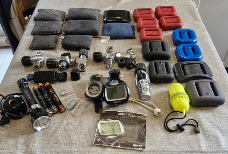 Duikmaterialen, lood, kompas, computer ,duiklamp ETC..., Watersport en Boten, Duiken, Gebruikt, Duikcomputer, Ophalen