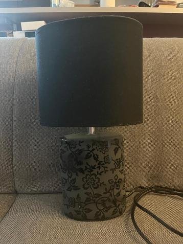 Lampe de table Bahia light, noire disponible aux enchères