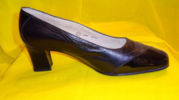 Vintage Donkere Muiltjes  Glastome met blad motief, Kleding | Dames, Schoenen, Gedragen, Sandalen of Muiltjes, Zwart, Verzenden