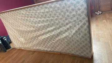 Tiroir lit sur roulettes 190 x 95 cm avec matelas  disponible aux enchères