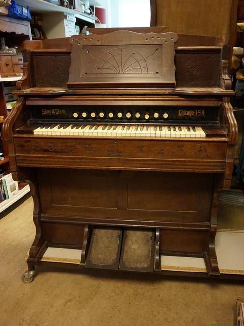 Prachtig antiek trap harmonium piano van Story & Clark, Musique & Instruments, Pianos, Utilisé, Piano, Enlèvement ou Envoi