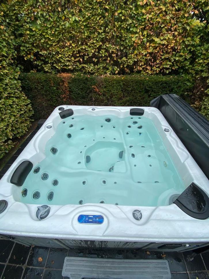 Jacuzzi bubbelkoning balboabesturing, Tuin en Terras, Bubbelbaden en Hottubs, Zo goed als nieuw, Ophalen