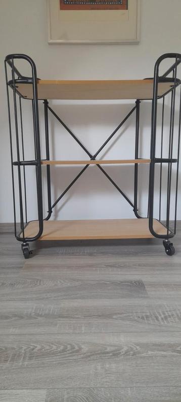 Open kastje/rek beschikbaar voor biedingen