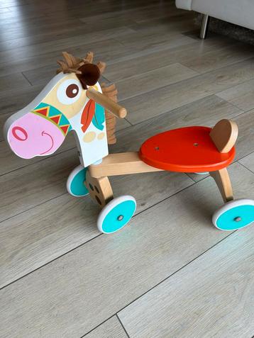 Tricycle en bois beschikbaar voor biedingen