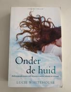 Onder de huid, Lucie Whitehouse In perfecte staat, Ophalen of Verzenden, Zo goed als nieuw
