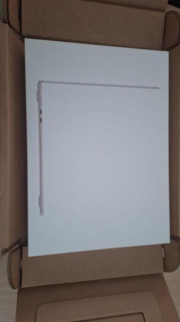 Nieuwe Macbook air 15 inch 2024 M3 24GB 512SSD Geseald beschikbaar voor biedingen