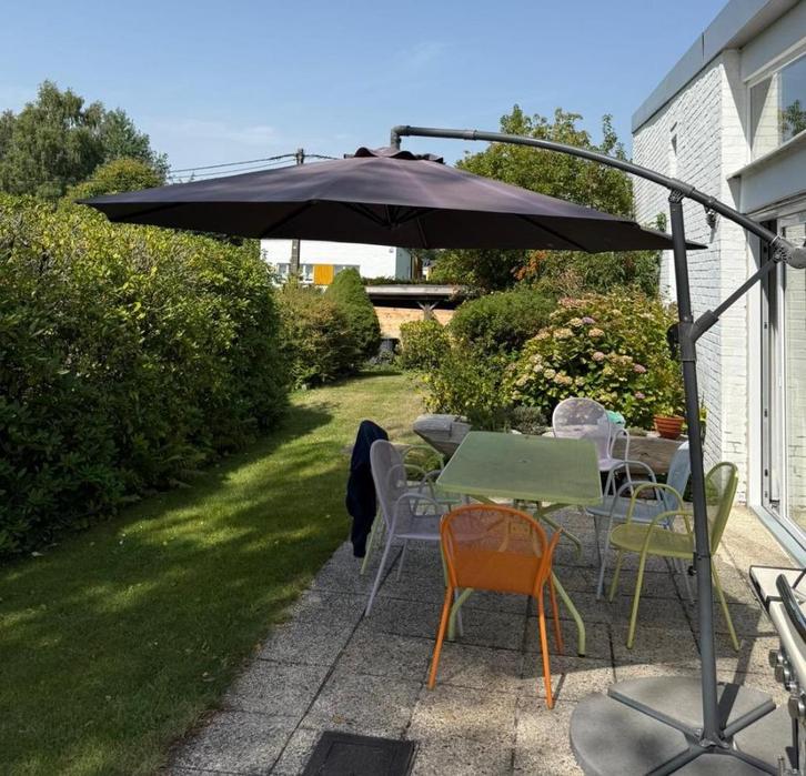 Gedeporteerde parasol + poten, Tuin en Terras, Parasols, Gebruikt, Stokparasol, 2 tot 3 meter, Ophalen