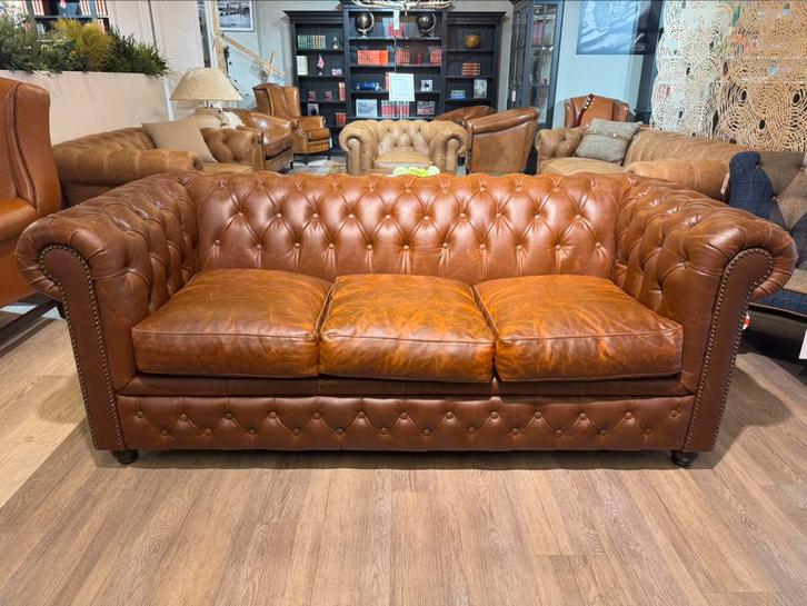 Stoere Vintage Chesterfield 3 Zits bank Sigaren bruin, Antiek en Kunst, Antiek | Meubels | Stoelen en Sofa's, Ophalen of Verzenden