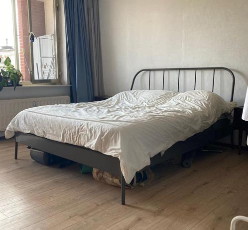 Metalen Bedframe (140 x 210 cm), Huis en Inrichting, Slaapkamer | Bedden, Gebruikt, Tweepersoons, 140 cm, 210 cm, Metaal, Grijs