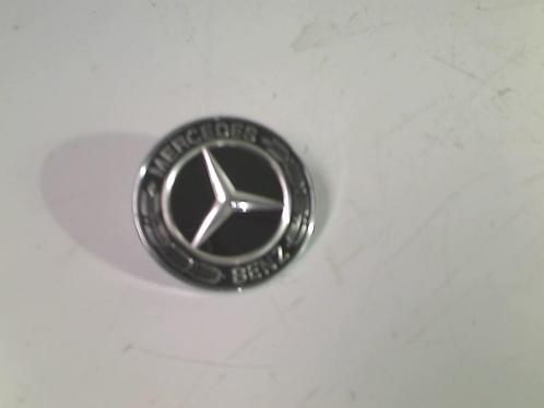 EMBLEEM Mercedes-Benz CLA (117.3) (A0008171801), Auto-onderdelen, Overige Auto-onderdelen, Mercedes-Benz, Gebruikt