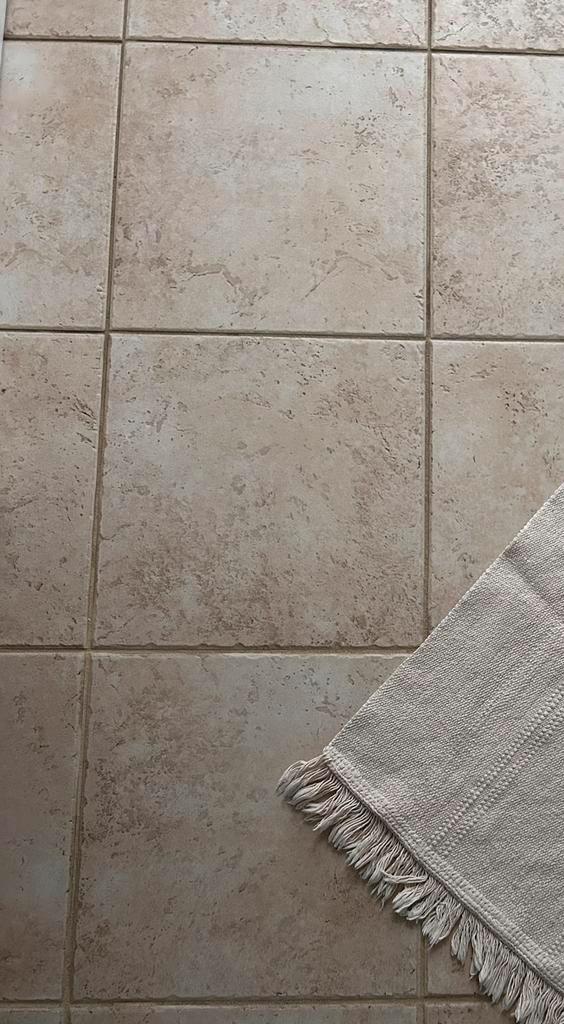 Gezocht: 12 oude beige keramische vloertegels 30x30 cm, Doe-het-zelf en Bouw, Tegels, Zo goed als nieuw, Vloertegels, Keramiek