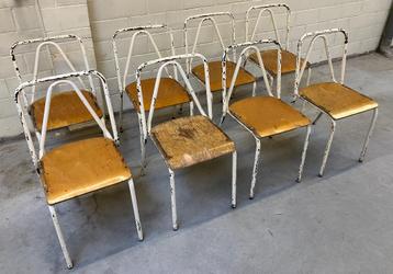 8 vintage stoelen beschikbaar voor biedingen
