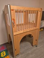Hoge box en aan de onderkant een speelruimte, Kinderen en Baby's, Babywiegjes en Ledikanten, Ophalen, Gebruikt