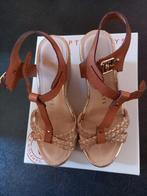 Mooie sandalen met sleehak, Ophalen of Verzenden, Zo goed als nieuw, Bruin