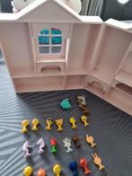 Verzameling van kleine schattige figuurtjes inclusief huisje, Enfants & Bébés, Jouets | Maisons de poupées, Enlèvement ou Envoi