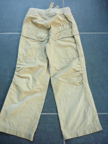 beige broek met grote zakken beschikbaar voor biedingen