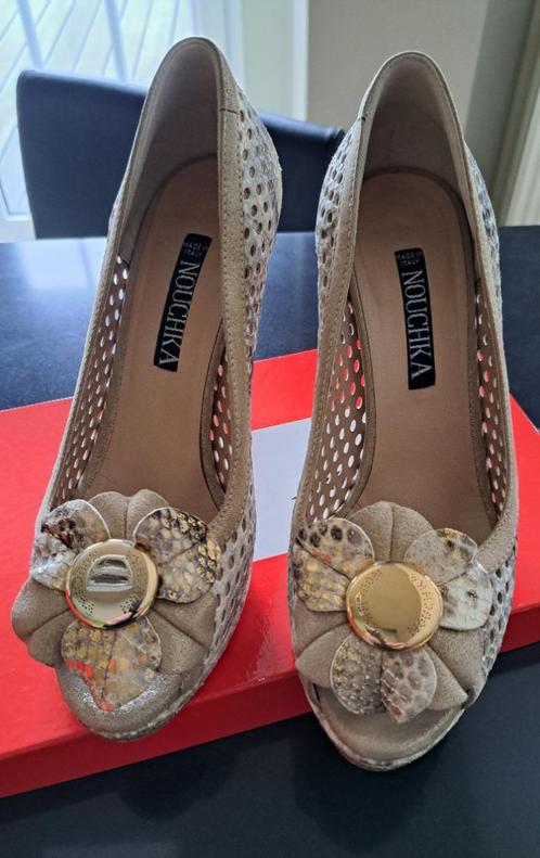 Nouchka point 38 pumps, weinig gedragen, Kleding | Dames, Schoenen, Zo goed als nieuw, Pumps, Beige, Ophalen of Verzenden