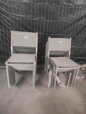 Lot de 16 nouvelles chaises neuves  beschikbaar voor biedingen