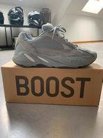 Yeezy Boost 700 v2 hospital blue 46 2/3, Enlèvement, Comme neuf
