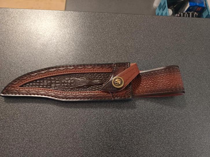 Krokodillen lederen schede voor groot bowie of survival mes, Caravans en Kamperen, Kampeergereedschap, Zo goed als nieuw, Ophalen of Verzenden
