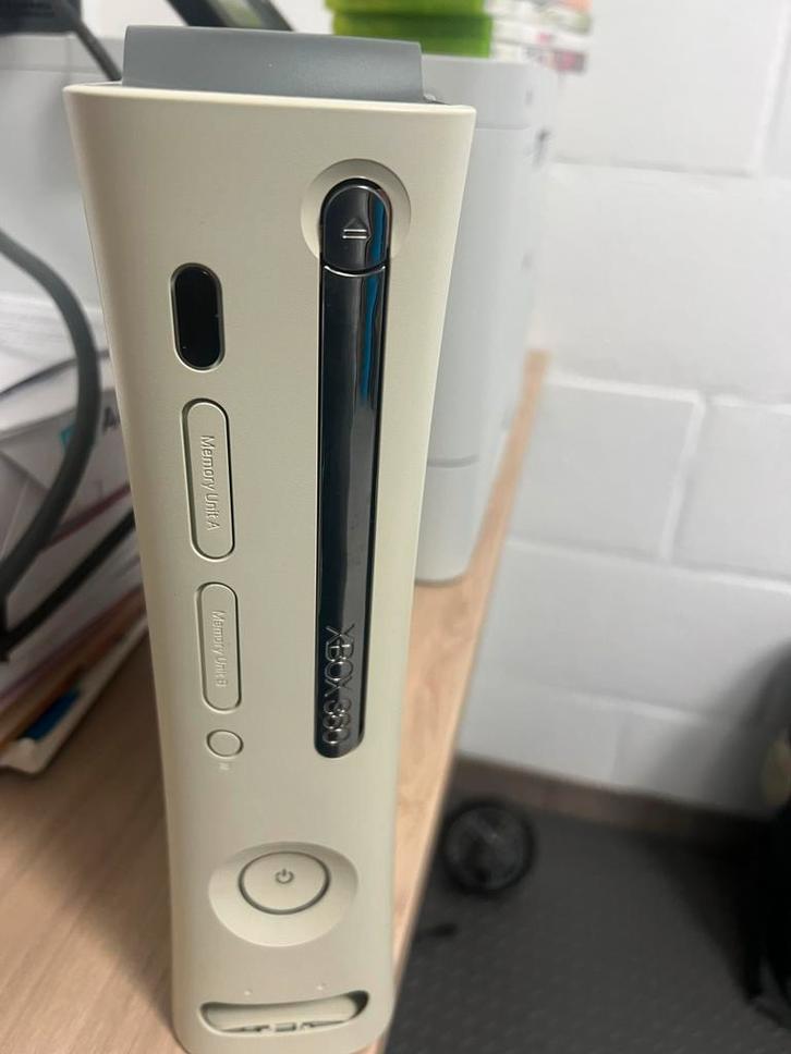 Xbox 360, Consoles de jeu & Jeux vidéo, Consoles de jeu | Xbox 360, Ne fonctionne pas, 60 GB, Avec 2 manettes, Avec jeux, Enlèvement