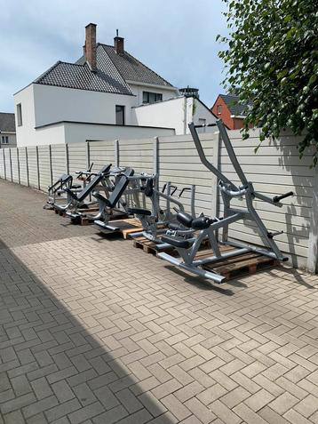 6x Matrix plate loaded fitness apparaten disponible aux enchères