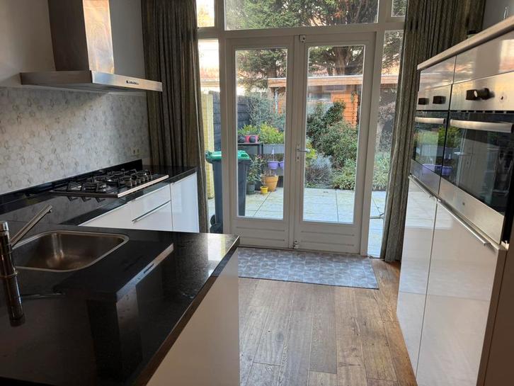 Cuisine d'angle complète blanc brillant + équipement DÉMONTÉ, Maison & Meubles, Cuisine | Cuisines complètes, Cuisine d'angle