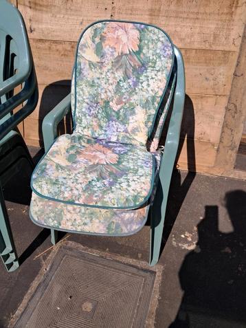 4 kussens voor tuinstoelen  beschikbaar voor biedingen