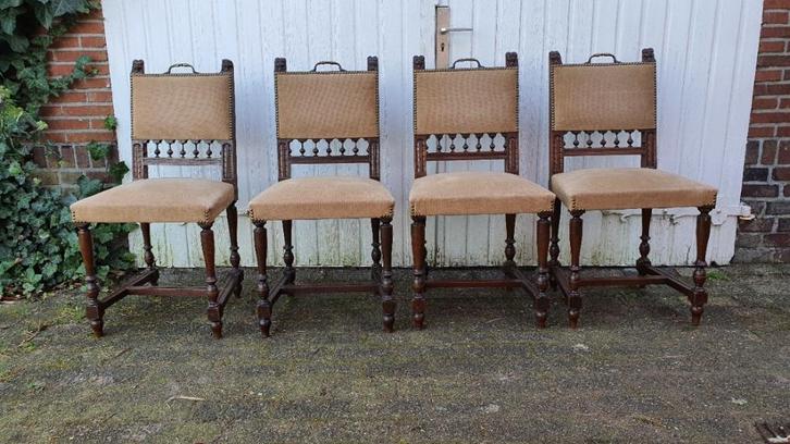 4 Antieke stoelen uit 1810 met Leeuwenkoppen. De stoelen zij, Antiek en Kunst, Antiek | Meubels | Stoelen en Sofa's, Ophalen