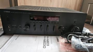 Yamaha Musiccast R-N803D zwarte versterker 