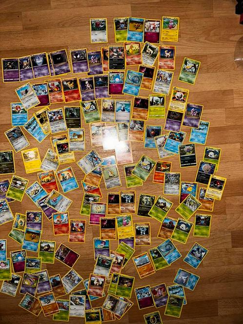 153 Pokémon-kaarten +32 trainer/energie+13 dure kaarten, Hobby en Vrije tijd, Verzamelkaartspellen | Pokémon, Zo goed als nieuw