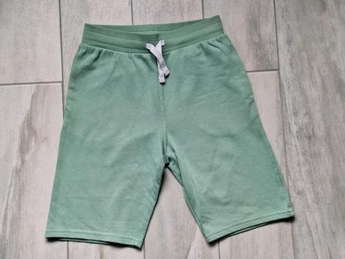★ M140 - Korte sportbroek, Kinderen en Baby's, Kinderkleding | Maat 140, Zo goed als nieuw, Jongen, Broek, Ophalen of Verzenden