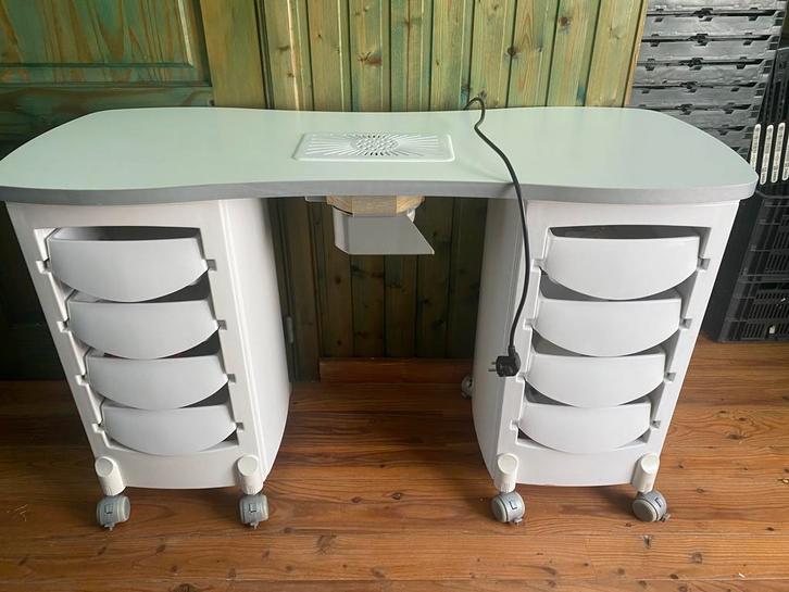 Nageltafel met Toebehoren, Elektronische apparatuur, Persoonlijke Verzorgingsapparatuur, Zo goed als nieuw, Ophalen
