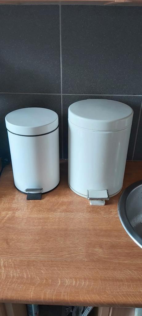 2 poubelles métalliques, Maison & Meubles, Accessoires pour la Maison | Poubelles, Comme neuf, À pédale, Enlèvement ou Envoi