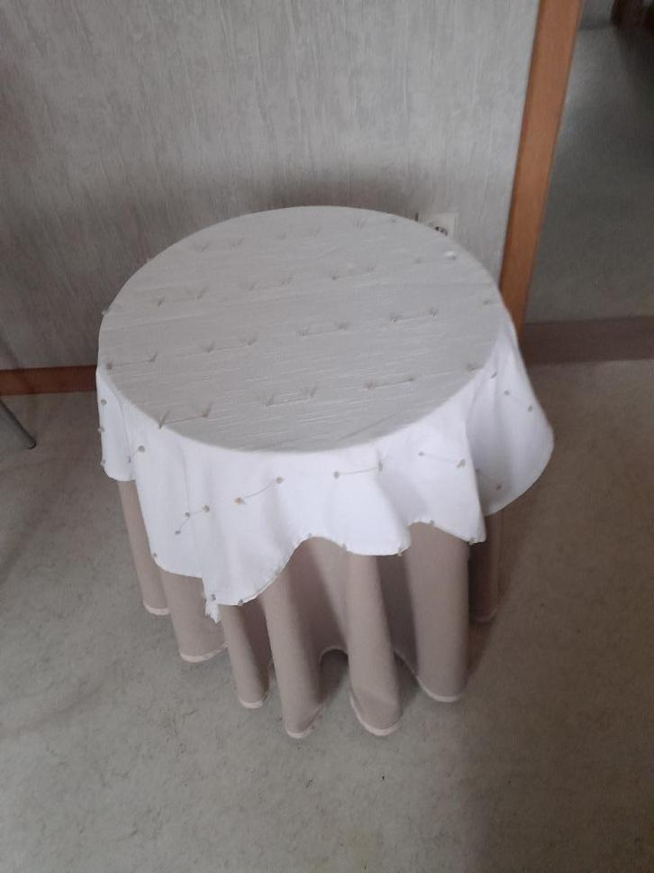 Bijzettafel in hout rond, Huis en Inrichting, Tafels | Bijzettafels, Zo goed als nieuw, Rond, 60 cm of meer, Minder dan 55 cm