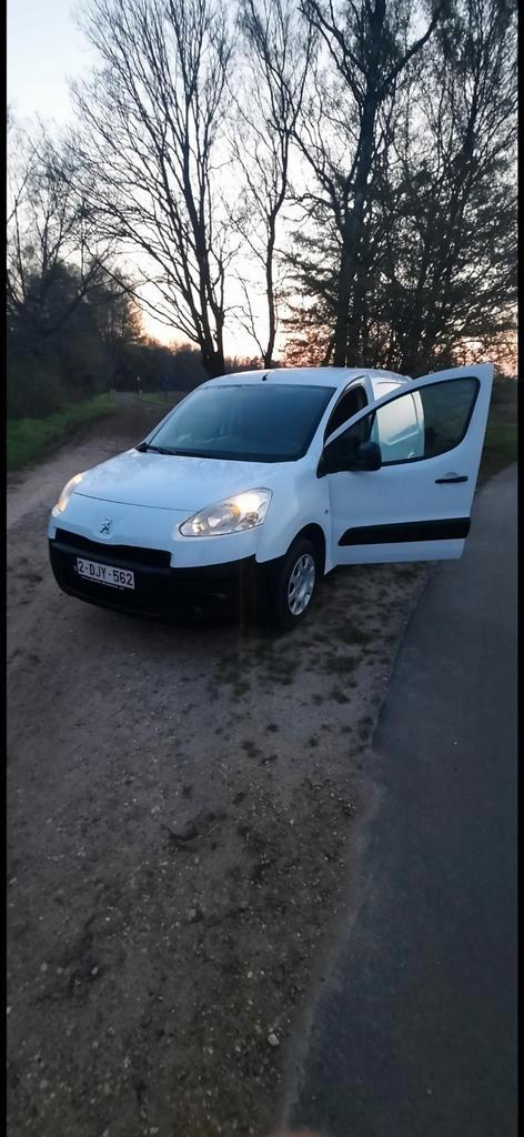 Peugot partner 2013, Auto's, Peugeot, Particulier, Partner, Diesel, Euro 4, 5 deurs, Handgeschakeld, Wit, Grijs, Stof, Voorwielaandrijving