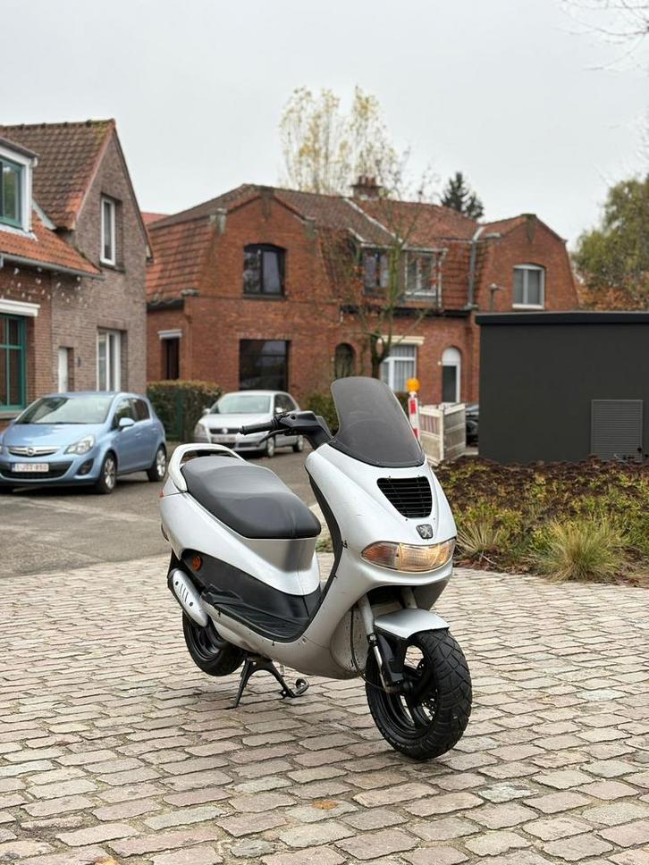 Scooter B klasse Peugeot Elyseo B klasse met papieren, Fietsen en Brommers, Brommers | Peugeot, Ophalen of Verzenden