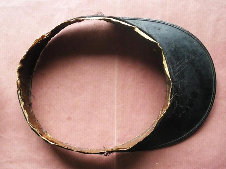 Visière et bandeau de sudation d'un képi pontus, Verzamelen, Militaria | Algemeen, Landmacht, Helm of Baret, Verzenden