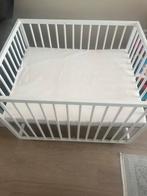 Stevig wit babybedje + matras – zeer goede staat, Ophalen, Zo goed als nieuw, Lattenbodem