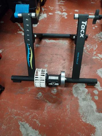 Hometrainer op de fiets  beschikbaar voor biedingen