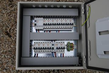 Metalen zekeringkast met differentieel s en zekeringen 2x230, Enlèvement, Utilisé