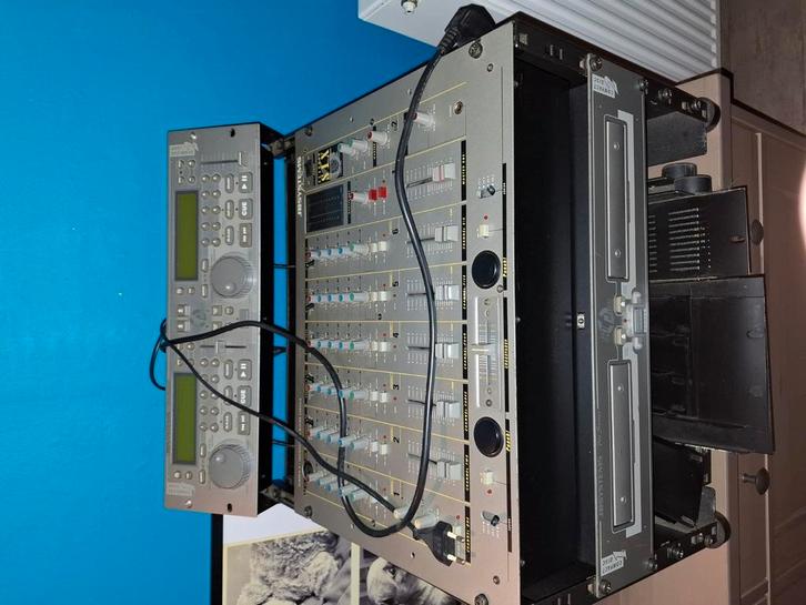 Flightcase met (of zonder) dubbele cd speler en mengpaneel, Muziek en Instrumenten, Dj-sets en Draaitafels, Zo goed als nieuw