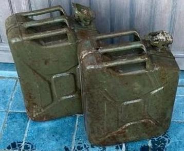 Oude jerrycans beschikbaar voor biedingen