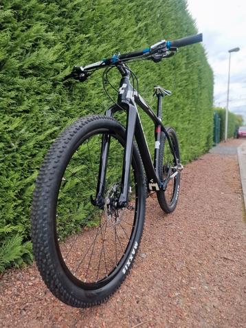 Mountainbike-kubusreactie volledig koolstof  beschikbaar voor biedingen