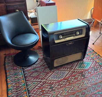 Grundig radiomeubel beschikbaar voor biedingen